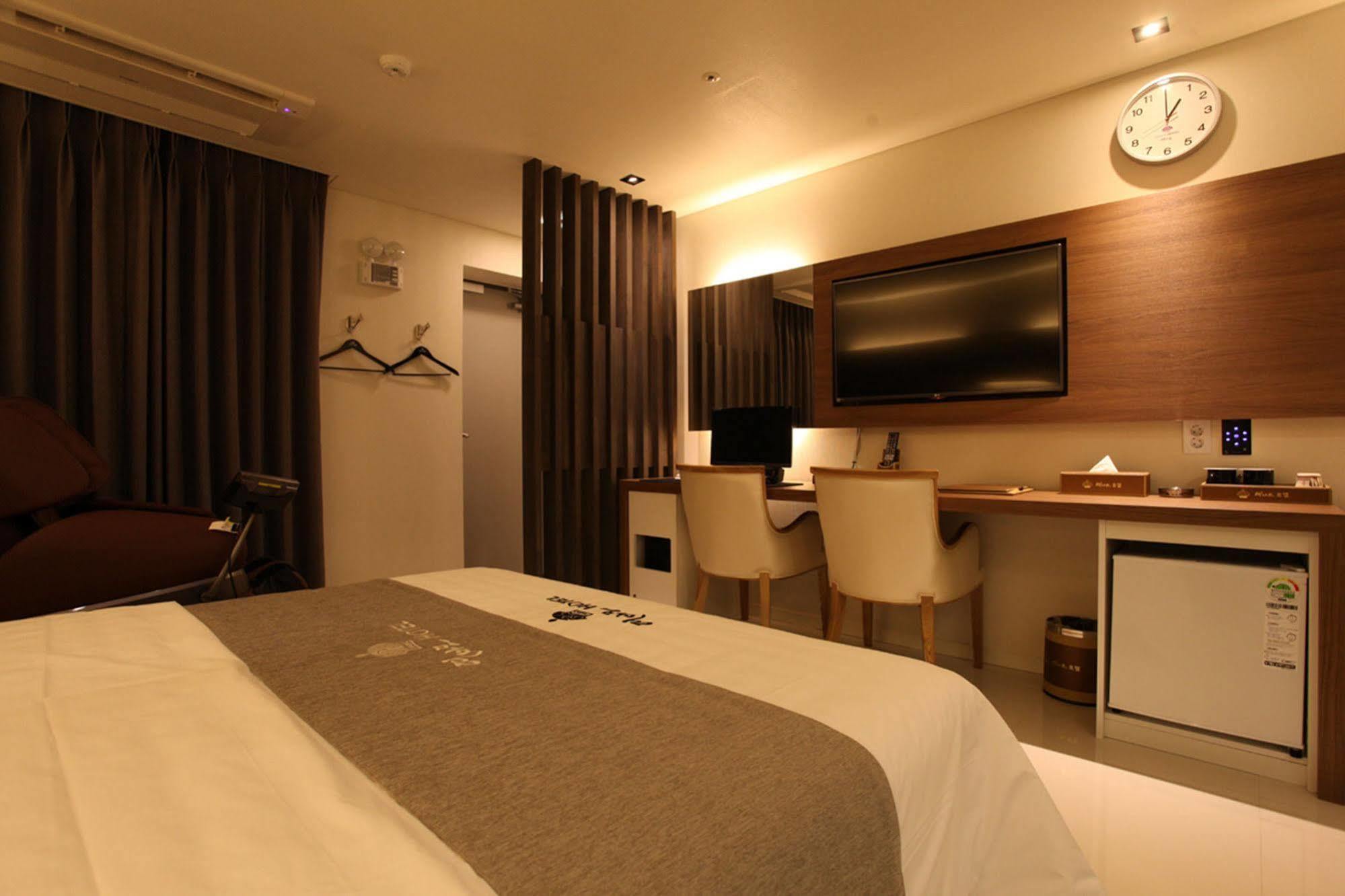 Drive In Hotel Tiamo Pocheon Zewnętrze zdjęcie